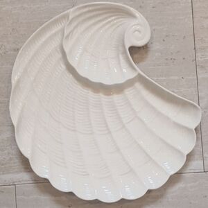 FIB Burton & Burton Scalloped Off-White Shell Appetizer/Dip Serving Platter